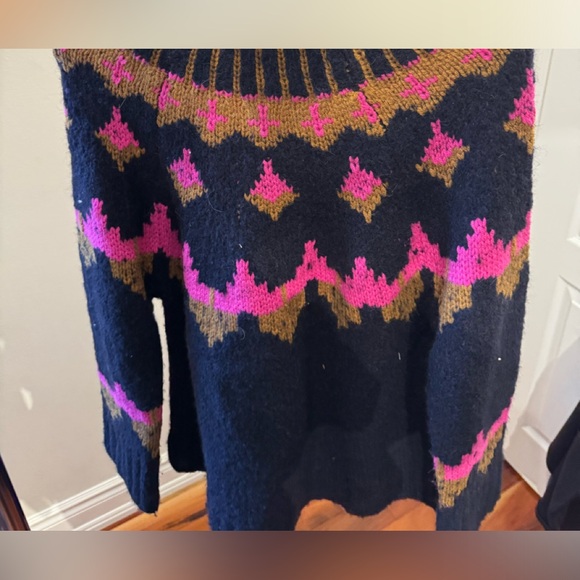 ALC thick wool sweater. Mockneck. Navy blue with pink accents. Nordic Style - Picture 2 of 5